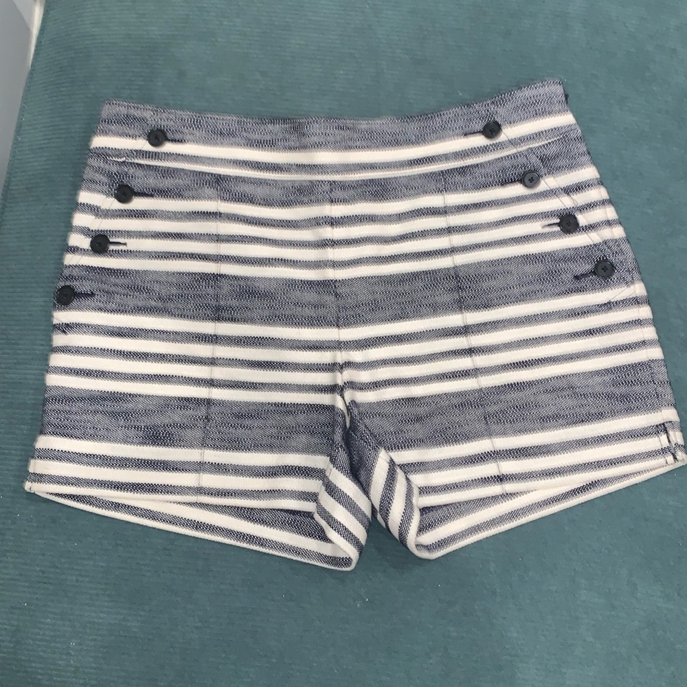 LOFT The Riviera Shorts with buttons striped navy white 4 inch inseam size 6